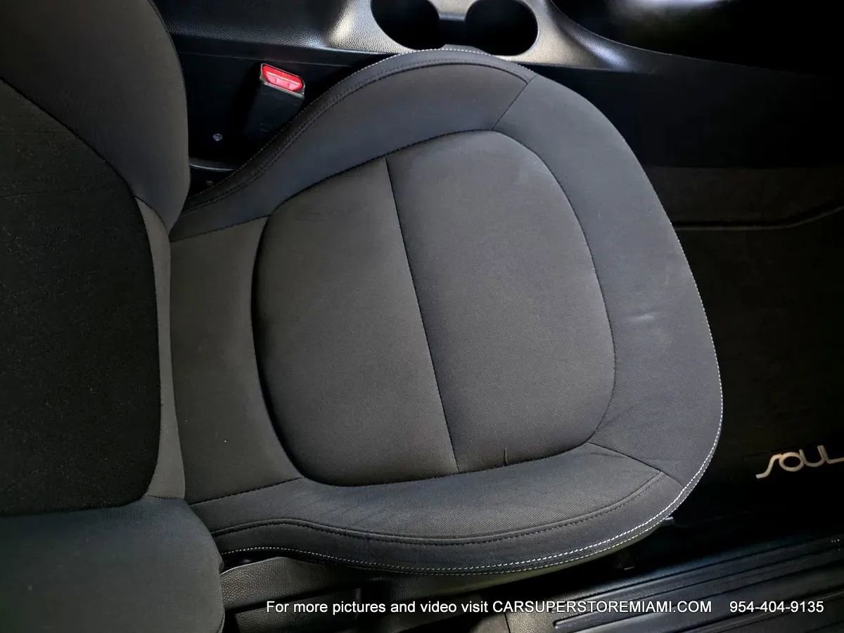 Used 2015 Kia Soul EV FWD image 34