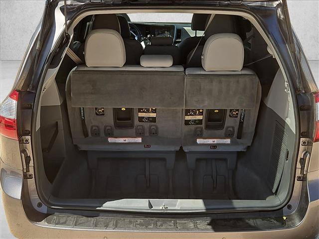 Used 2018 Toyota Sienna XLE w/ XLE Navigation Package FWD image 5