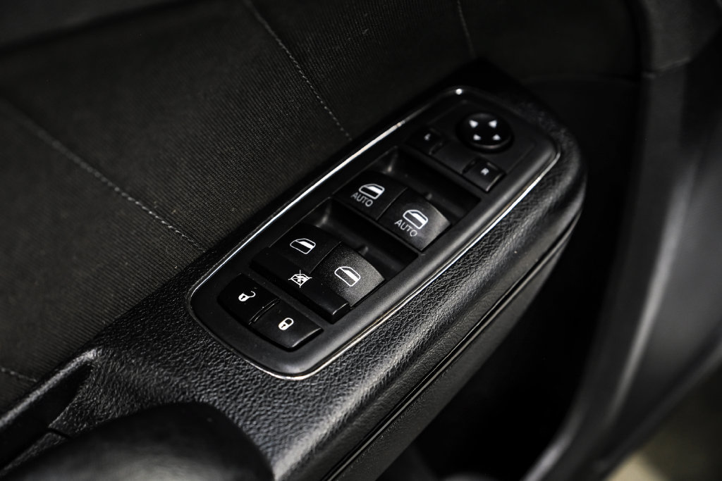 Used 2020 Dodge Charger SXT RWD image 39