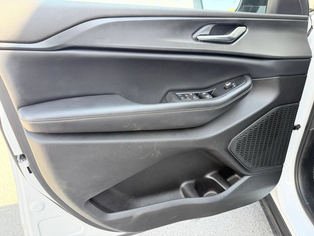 Used 2023 Jeep Grand Cherokee Laredo w/ Luxury Tech Group I AWD/4WD image 8