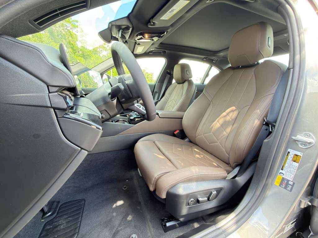 New 2026 BMW 550e xDrive AWD/4WD image 12