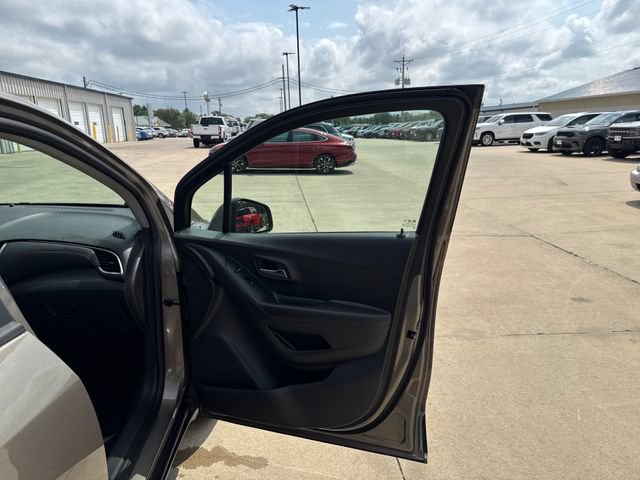 Used 2020 Chevrolet Trax LS w/ Tint and Cruise Package FWD image 21