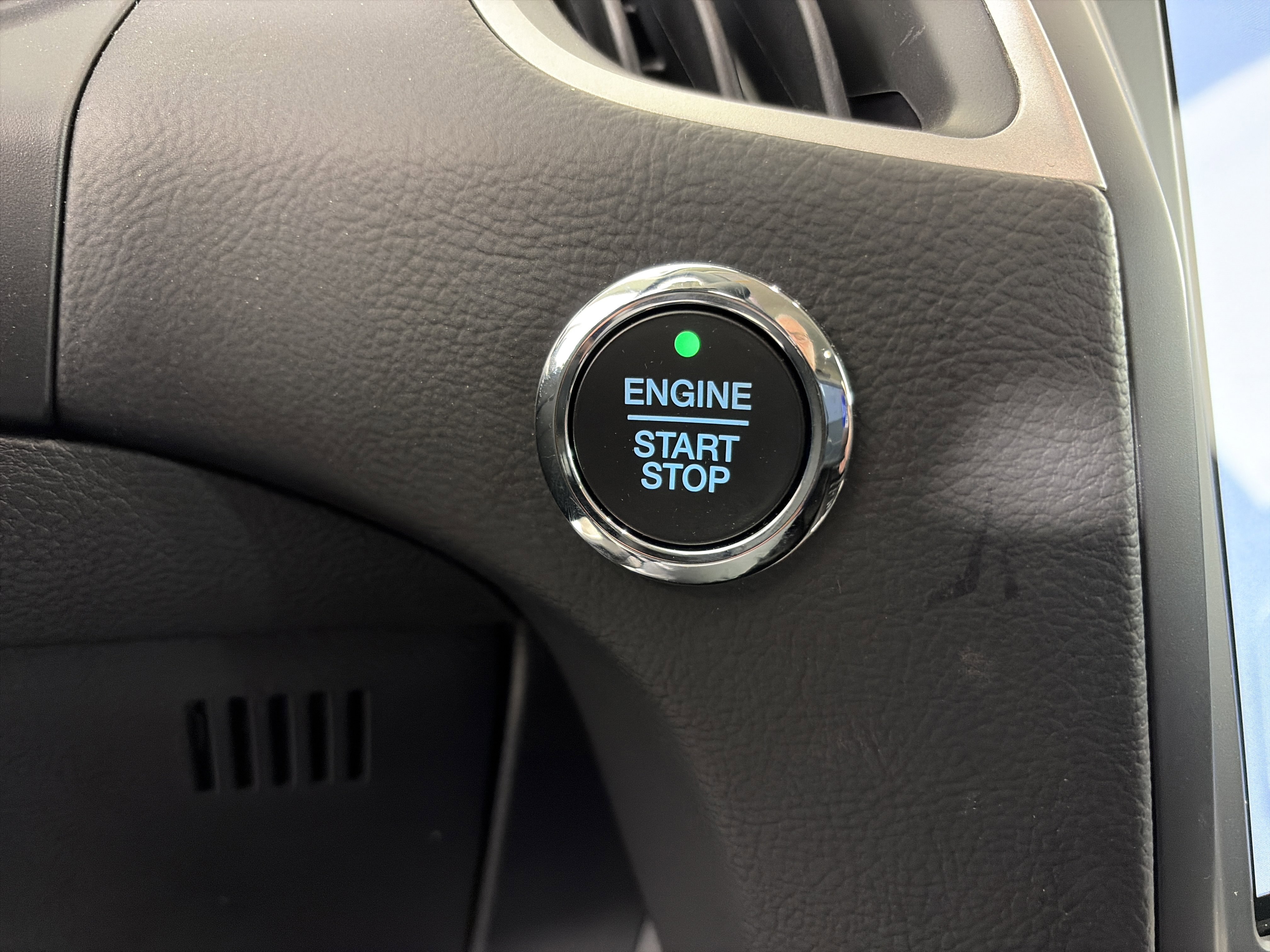 Used 2023 Ford Edge SEL image 31