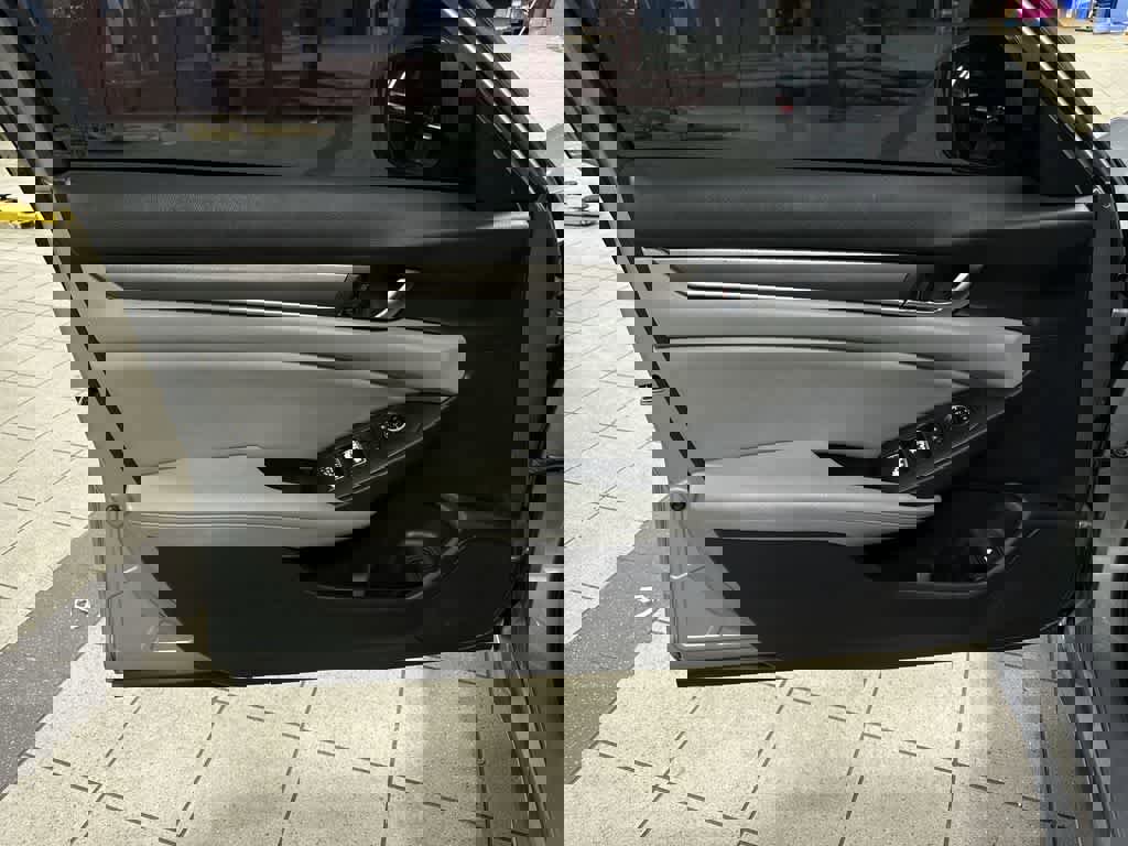 Used 2018 Honda Accord LX image 26