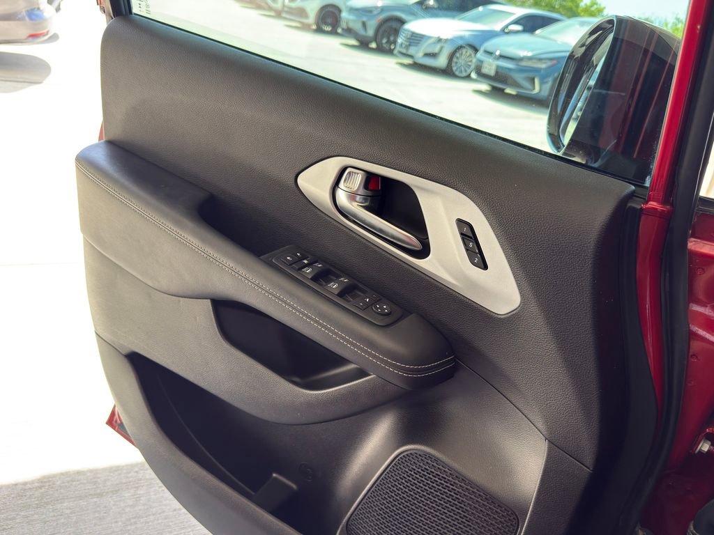 Used 2025 Chrysler Pacifica Limited image 26