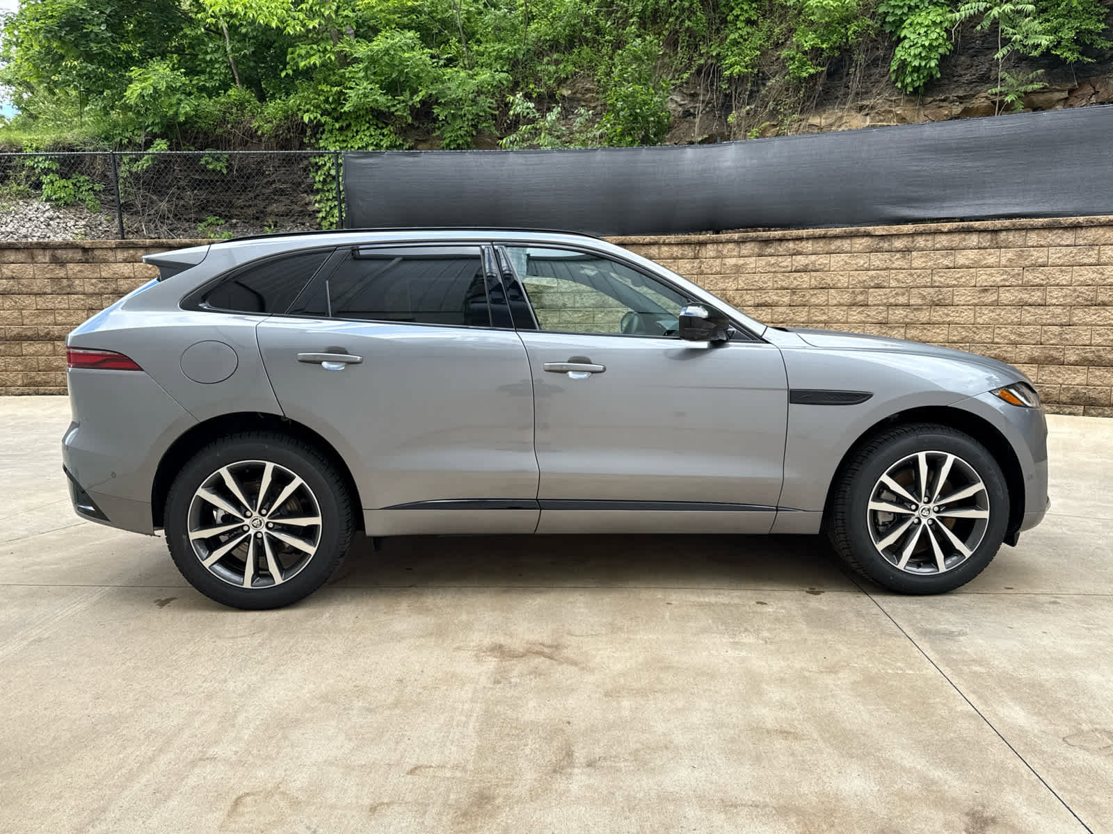 Used 2026 Jaguar F-PACE R-Dynamic S image 7