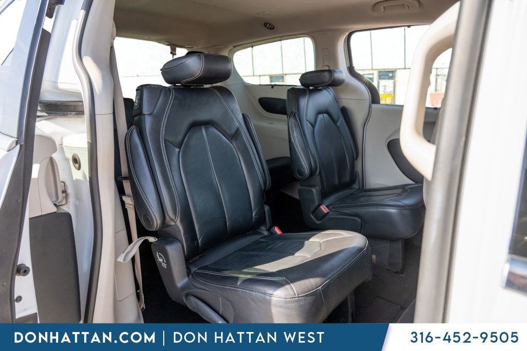 Used 2022 Chrysler Pacifica Touring-L image 27