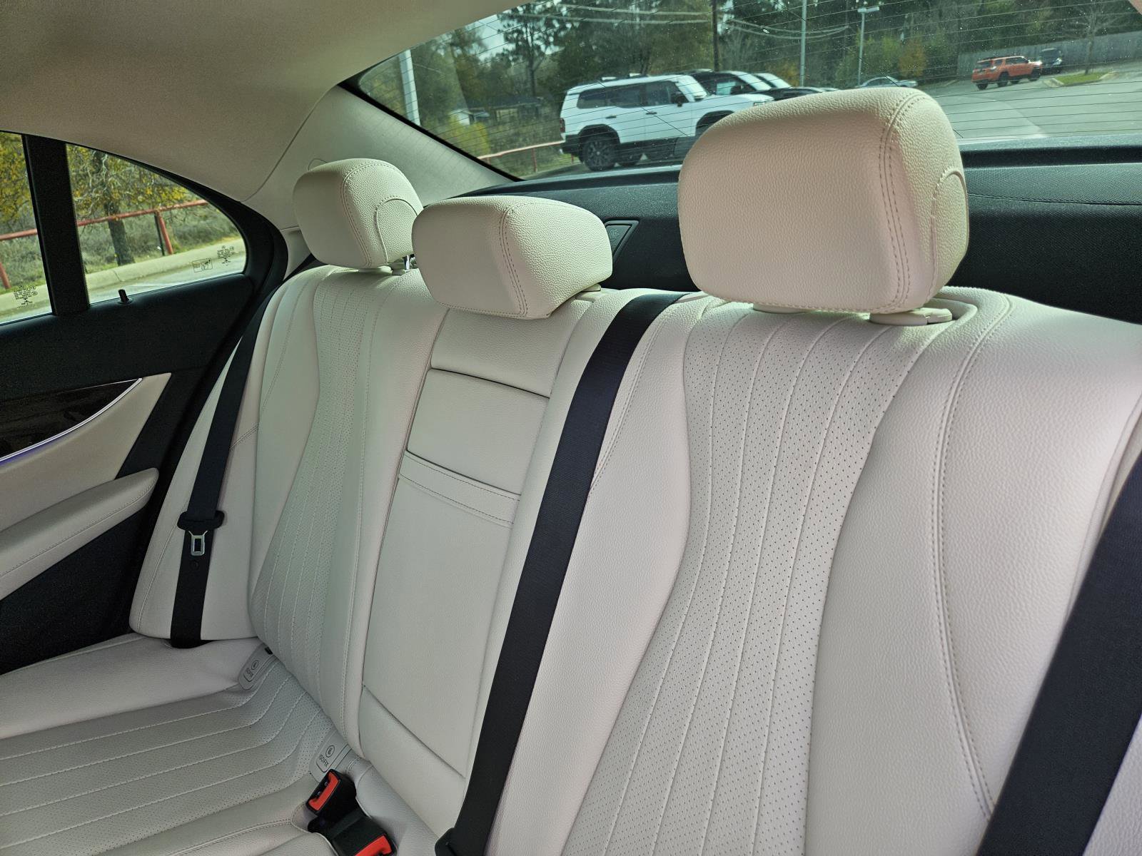 Used 2017 Mercedes-Benz E 300 image 28