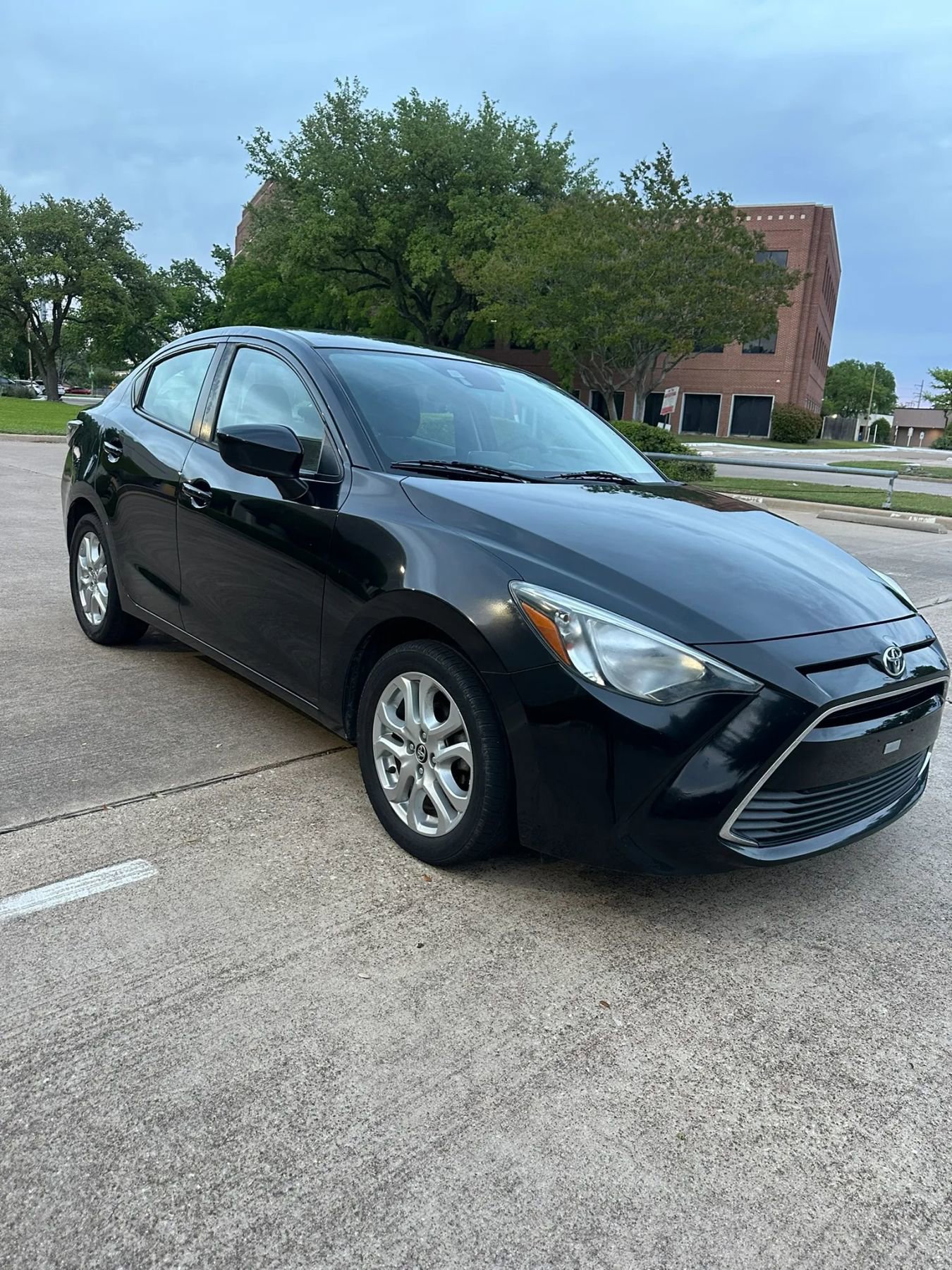 Used 2017 Toyota Yaris iA image 3