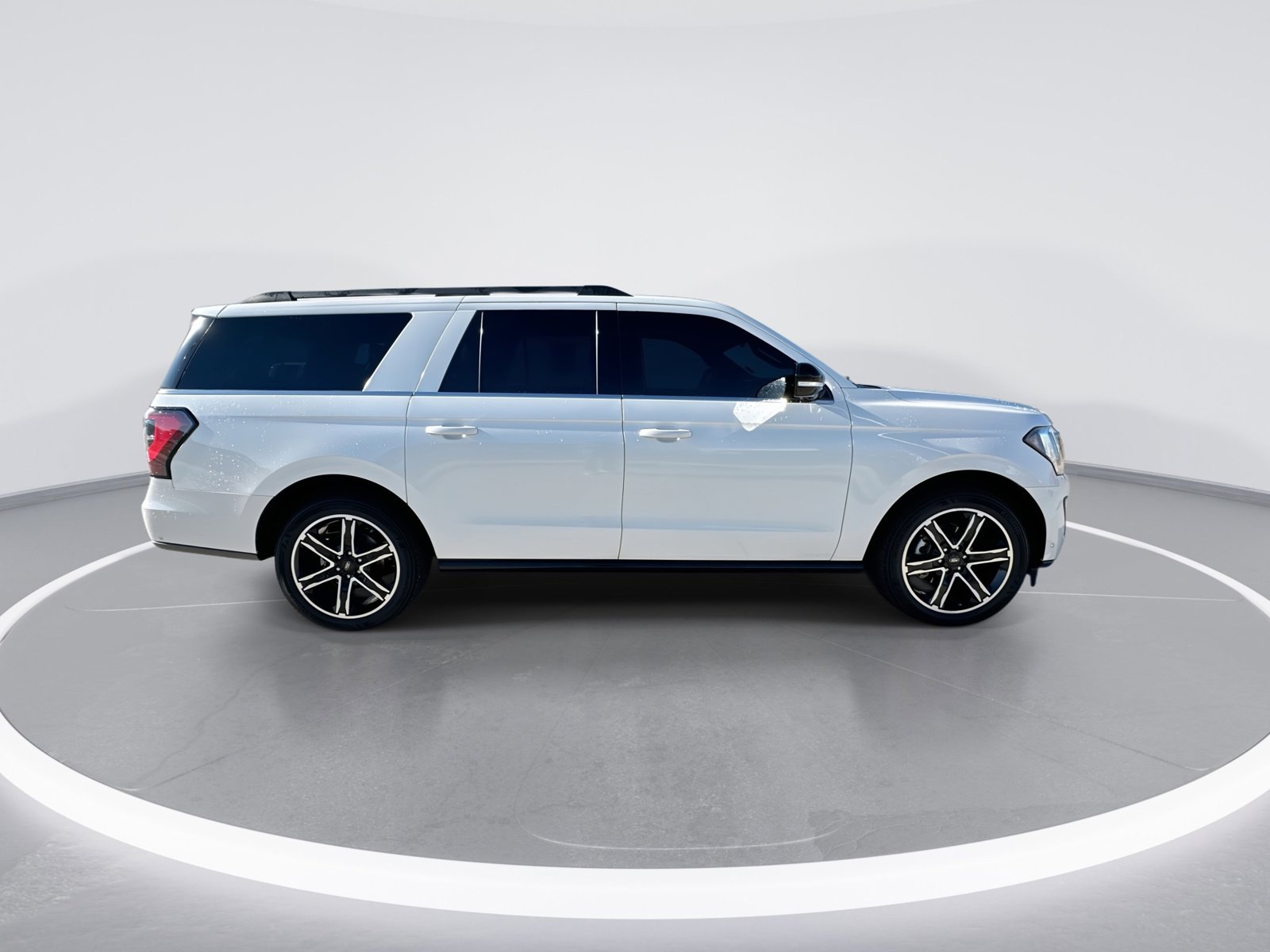 Used 2019 Ford Expedition Max Limited w/ Equipment Group 303A AWD/4WD image 9