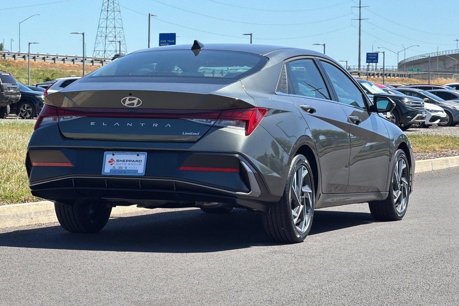 New 2026 Hyundai Elantra Limited FWD image 3