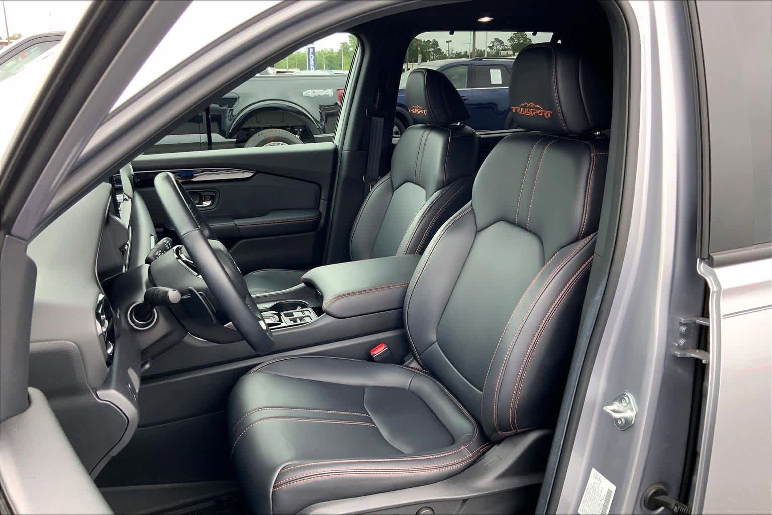 Used 2025 Honda Pilot TrailSport image 8