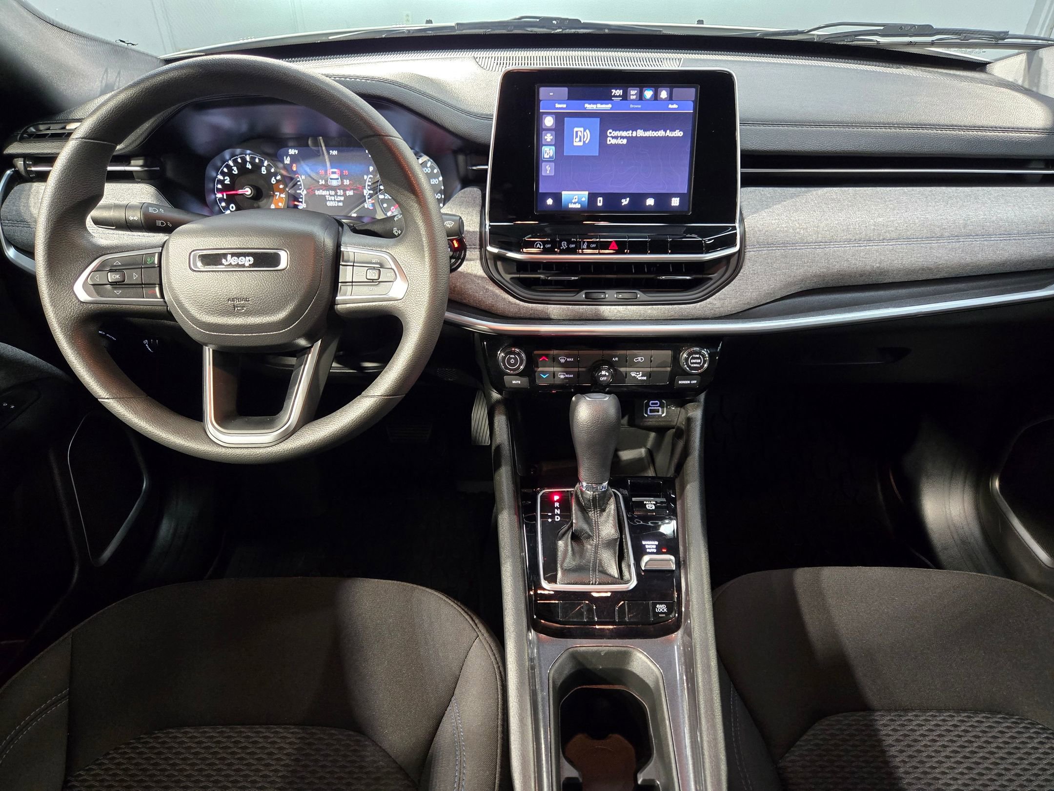 Used 2025 Jeep Compass Sport image 10