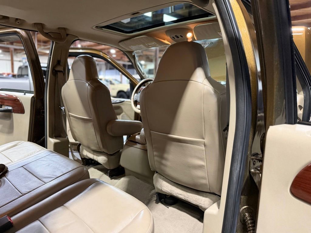 Used 2005 Ford F350 Lariat image 22