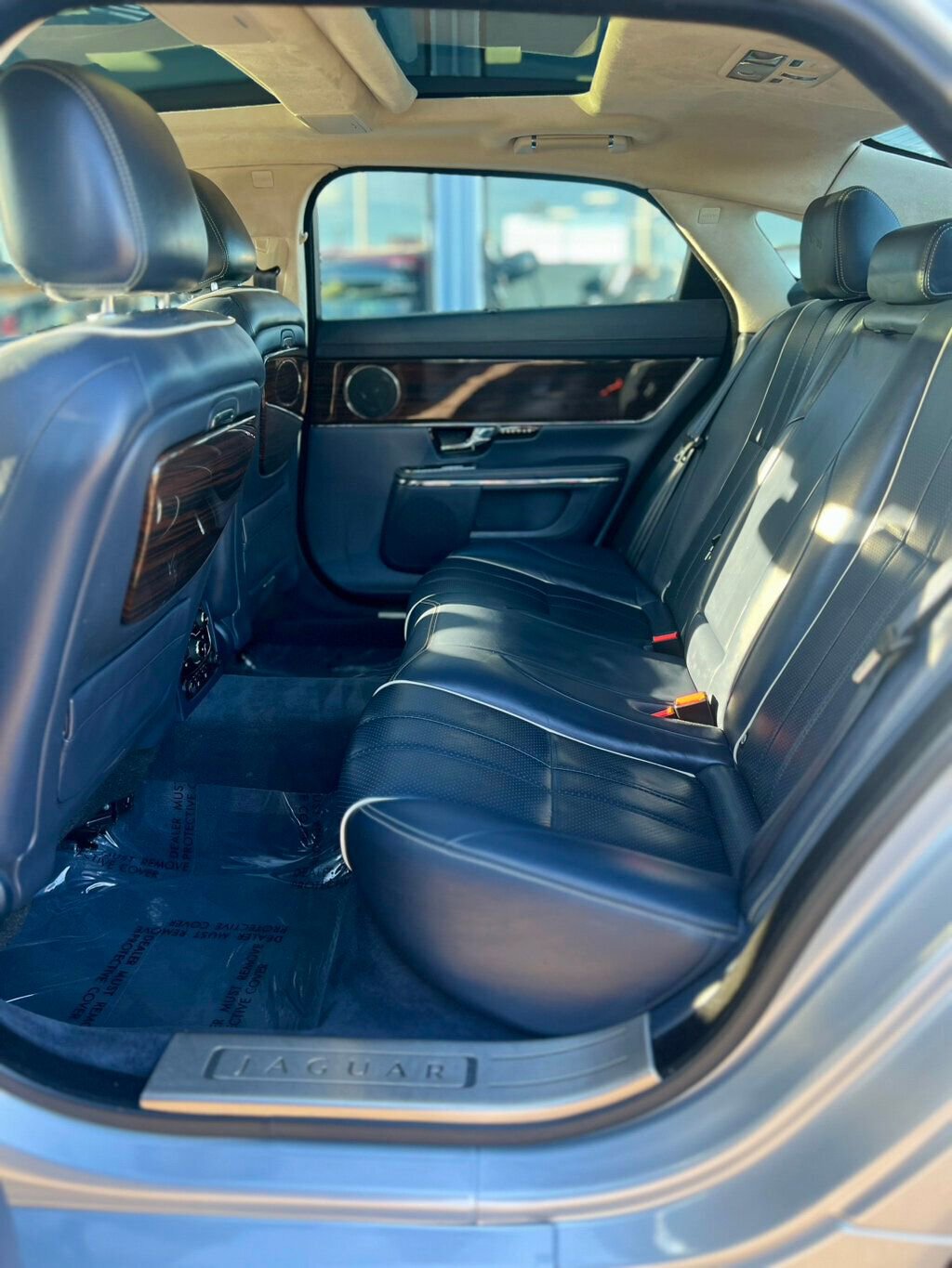 Used 2011 Jaguar XJ L image 19