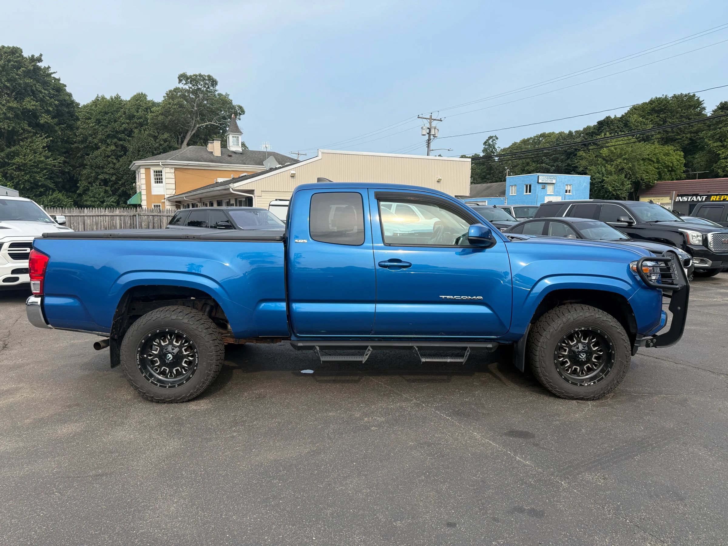 Used 2016 Toyota Tacoma SR5 w/ Towing Package AWD/4WD image 5