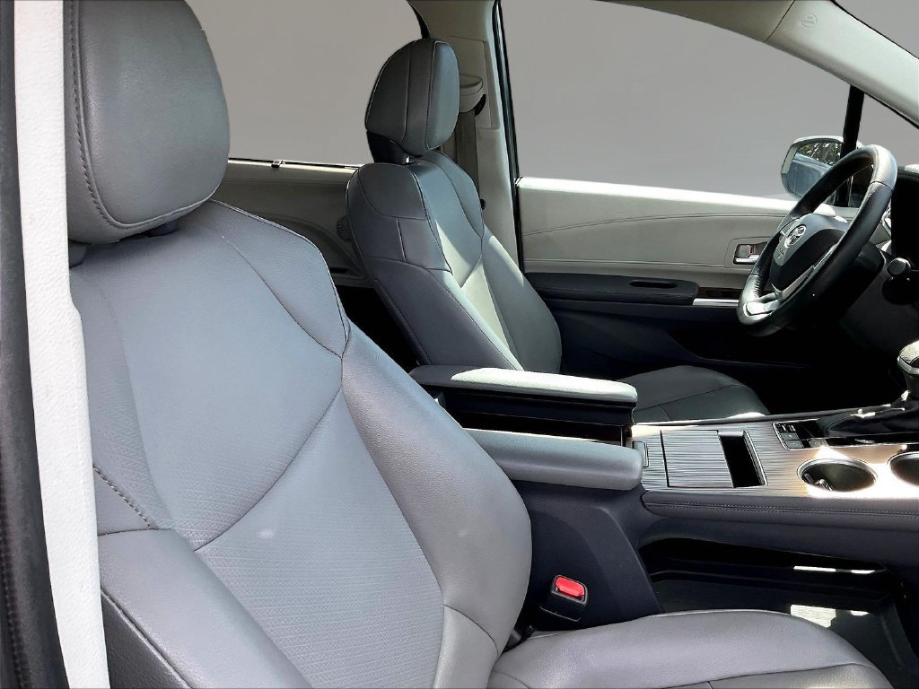 Used 2022 Toyota Sienna XLE FWD image 29