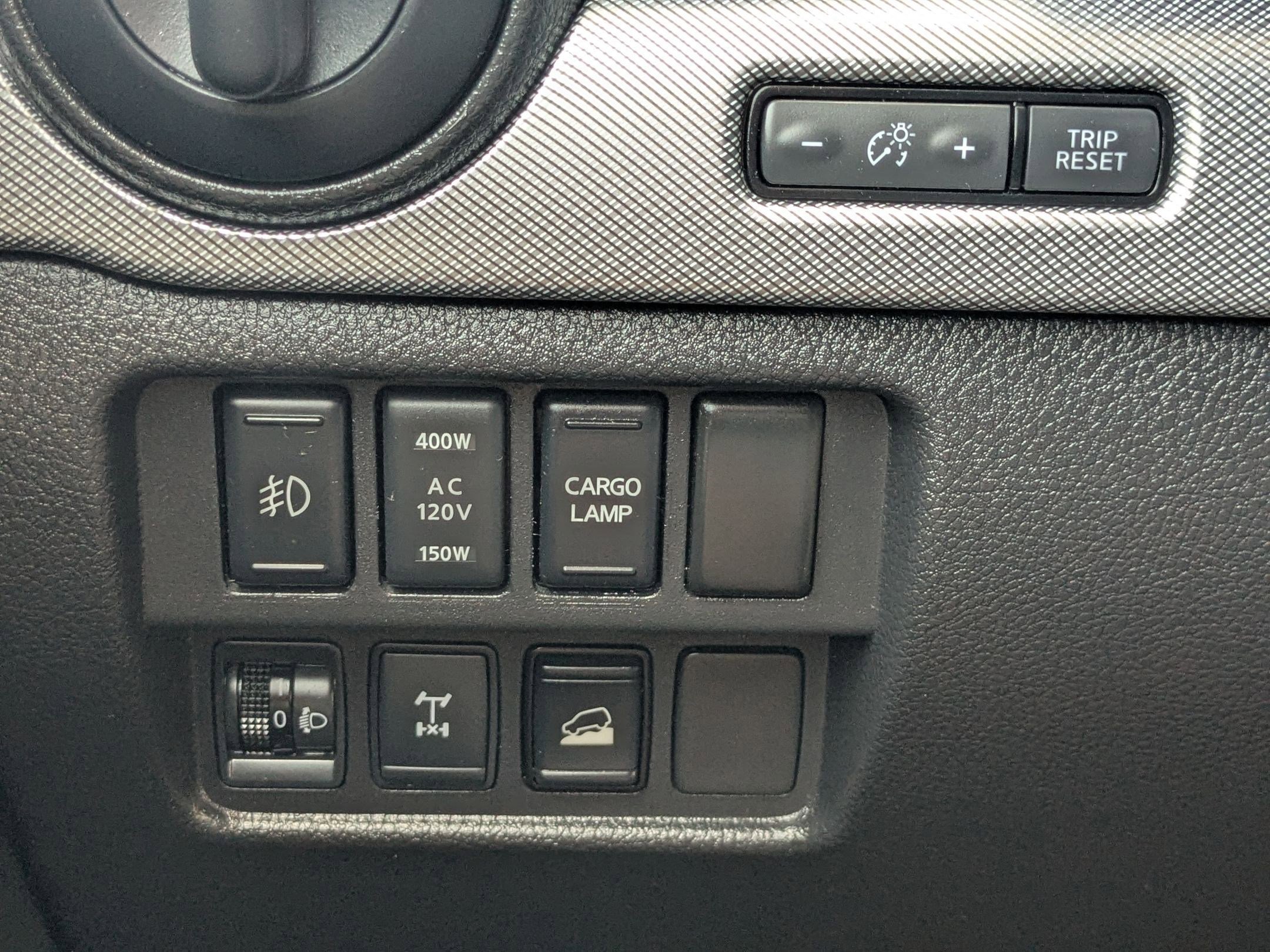 Used 2018 Nissan Titan PRO-4X w/ Pro-4x Convenience Package AWD/4WD image 18