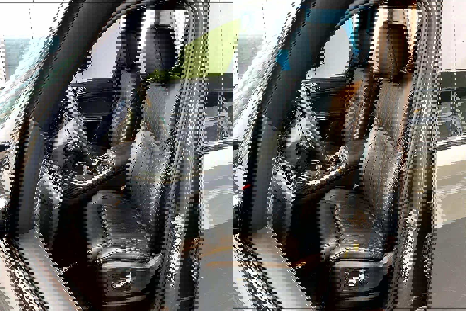 Used 2025 BMW X7 M60i image 8