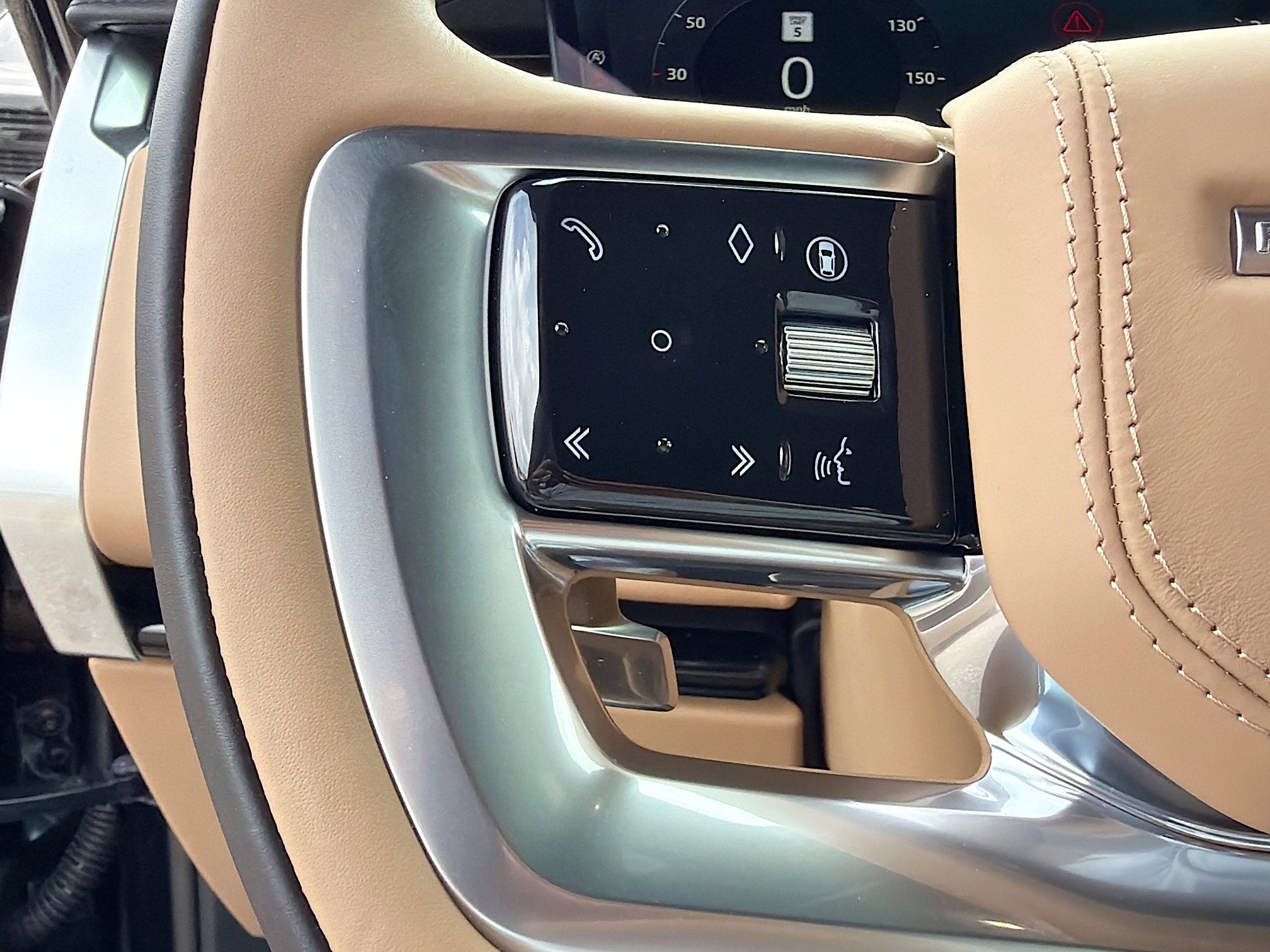 New 2026 Land Rover Range Rover SE image 38