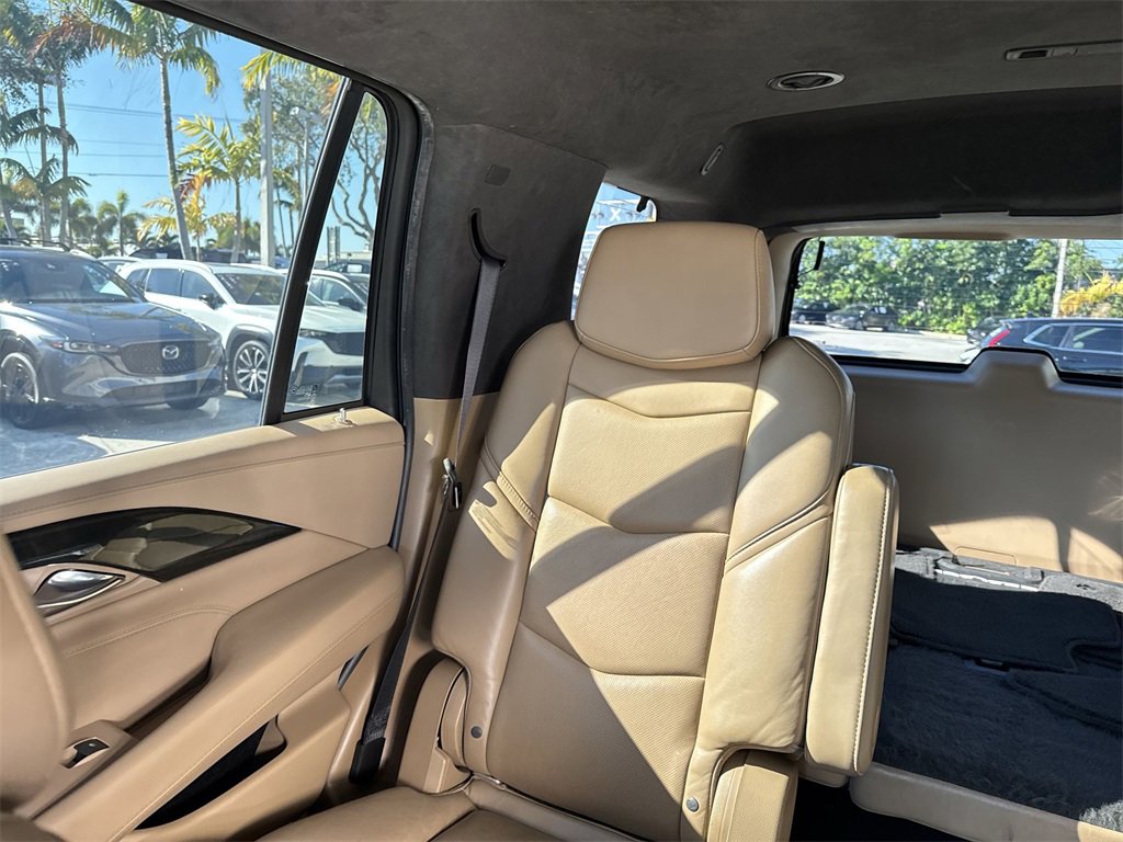 Used 2019 Cadillac Escalade Platinum w/ Escalade Sport Edition image 18