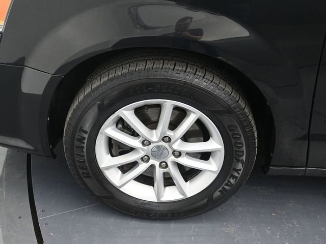 Used 2019 Dodge Grand Caravan SXT image 11