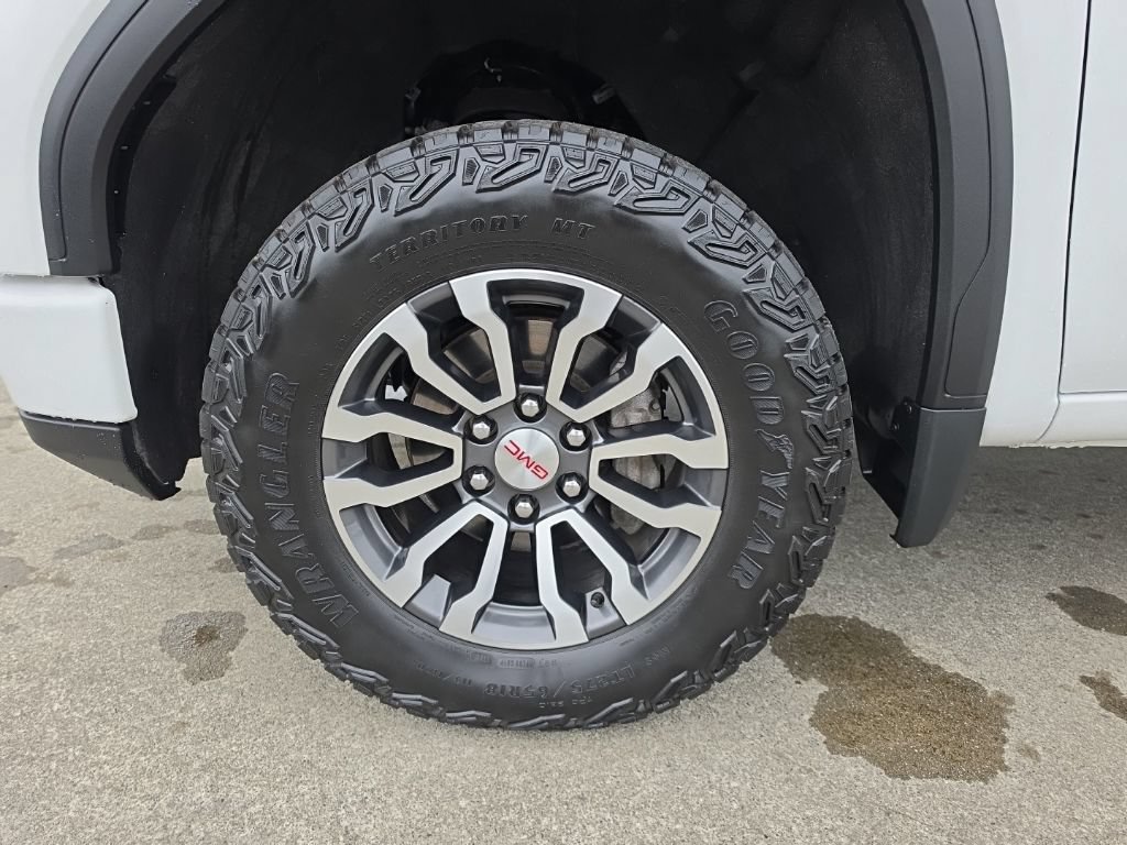 Used 2023 GMC Sierra 1500 AT4 w/ Technology Package AWD/4WD image 39