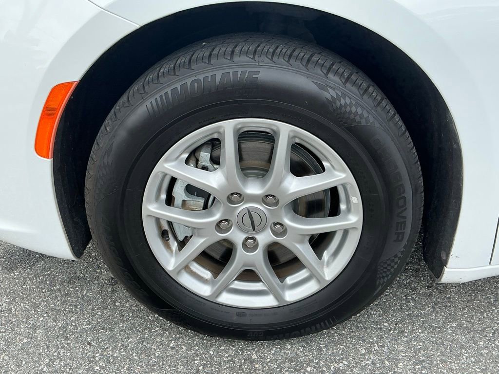 Used 2023 Chrysler Pacifica Touring-L image 21