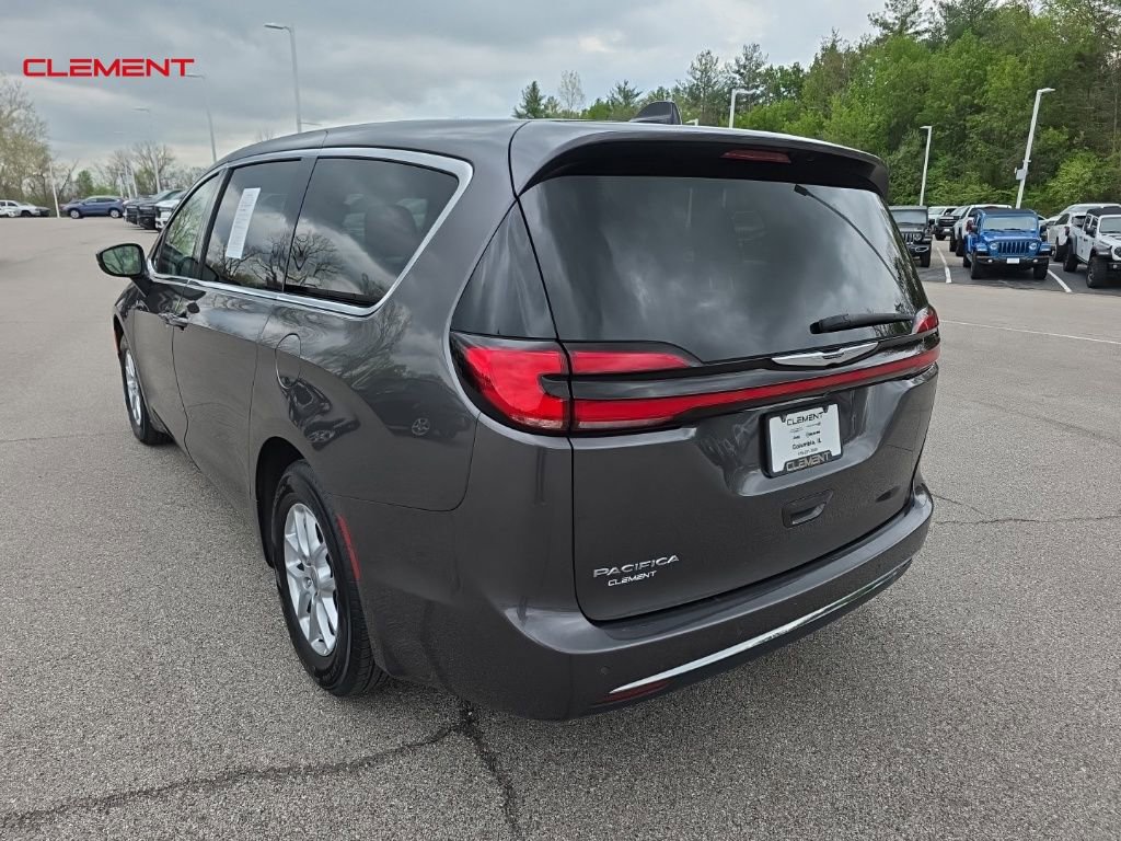 Used 2023 Chrysler Pacifica Touring-L image 22