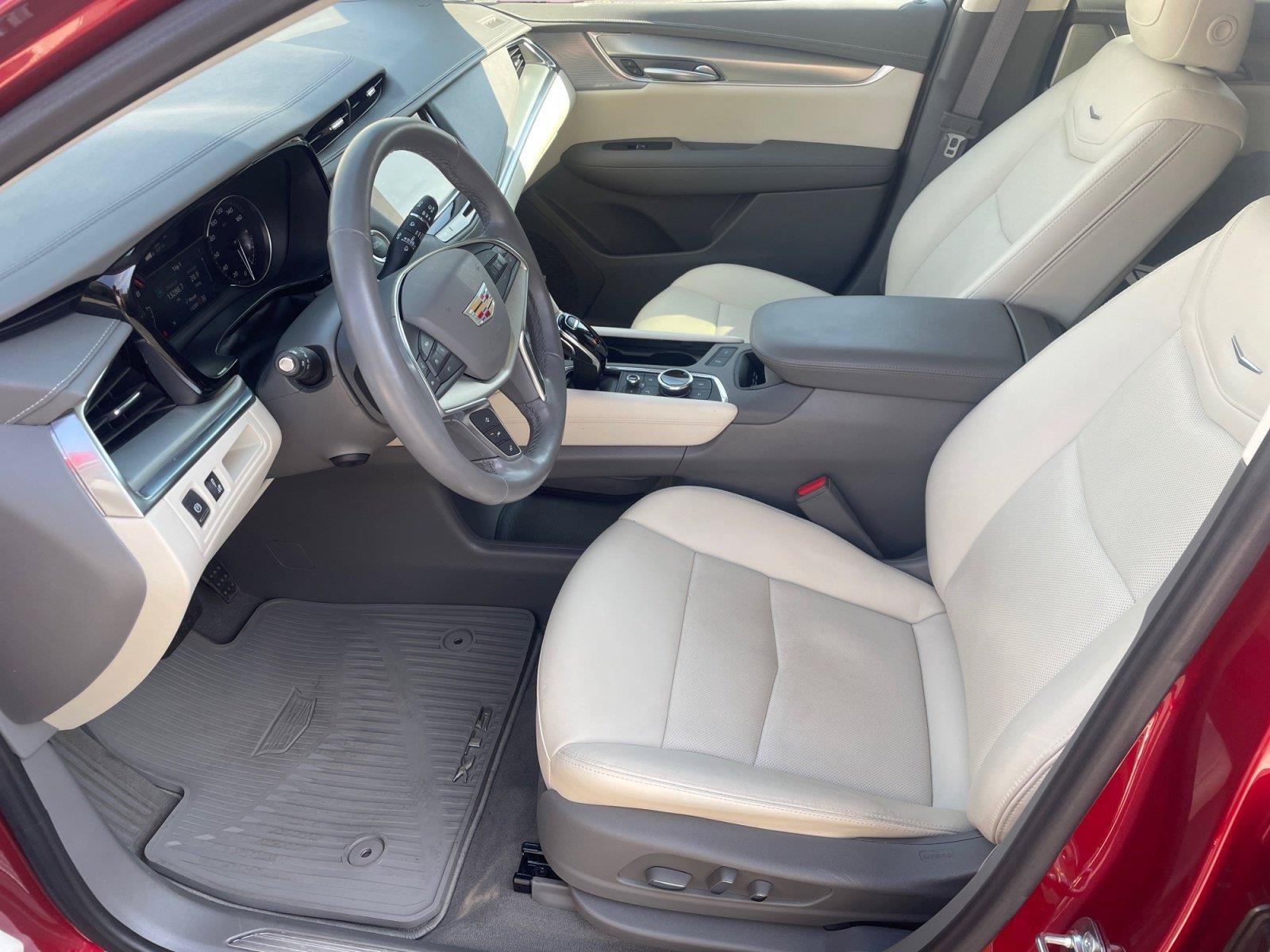 Used 2025 Cadillac XT5 Premium Luxury AWD/4WD image 9