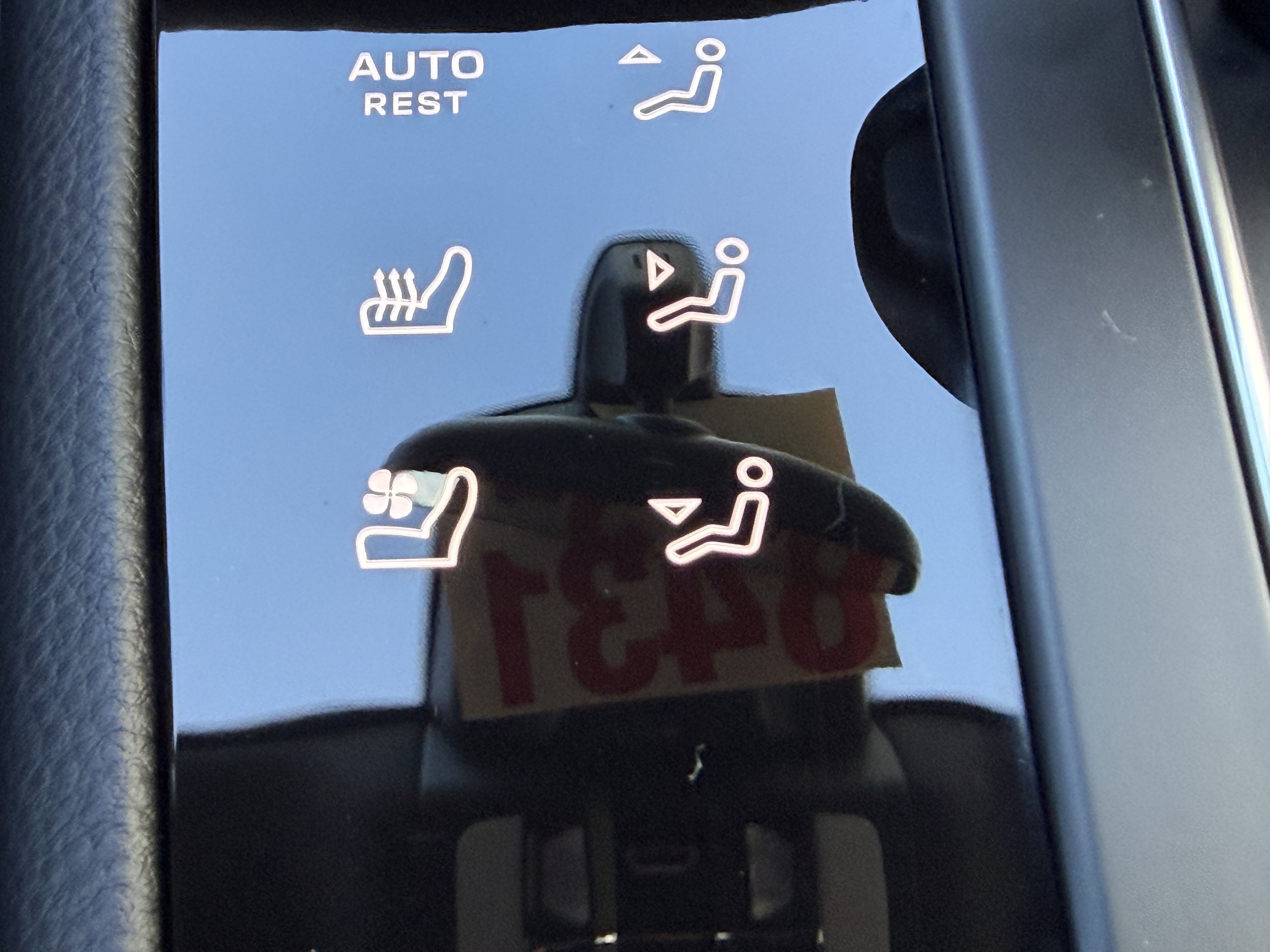 Certified 2025 Porsche Macan Turbo image 32