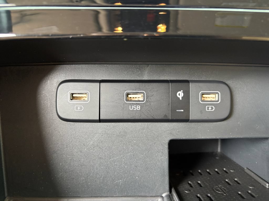 Used 2024 Kia Carnival EX FWD image 27