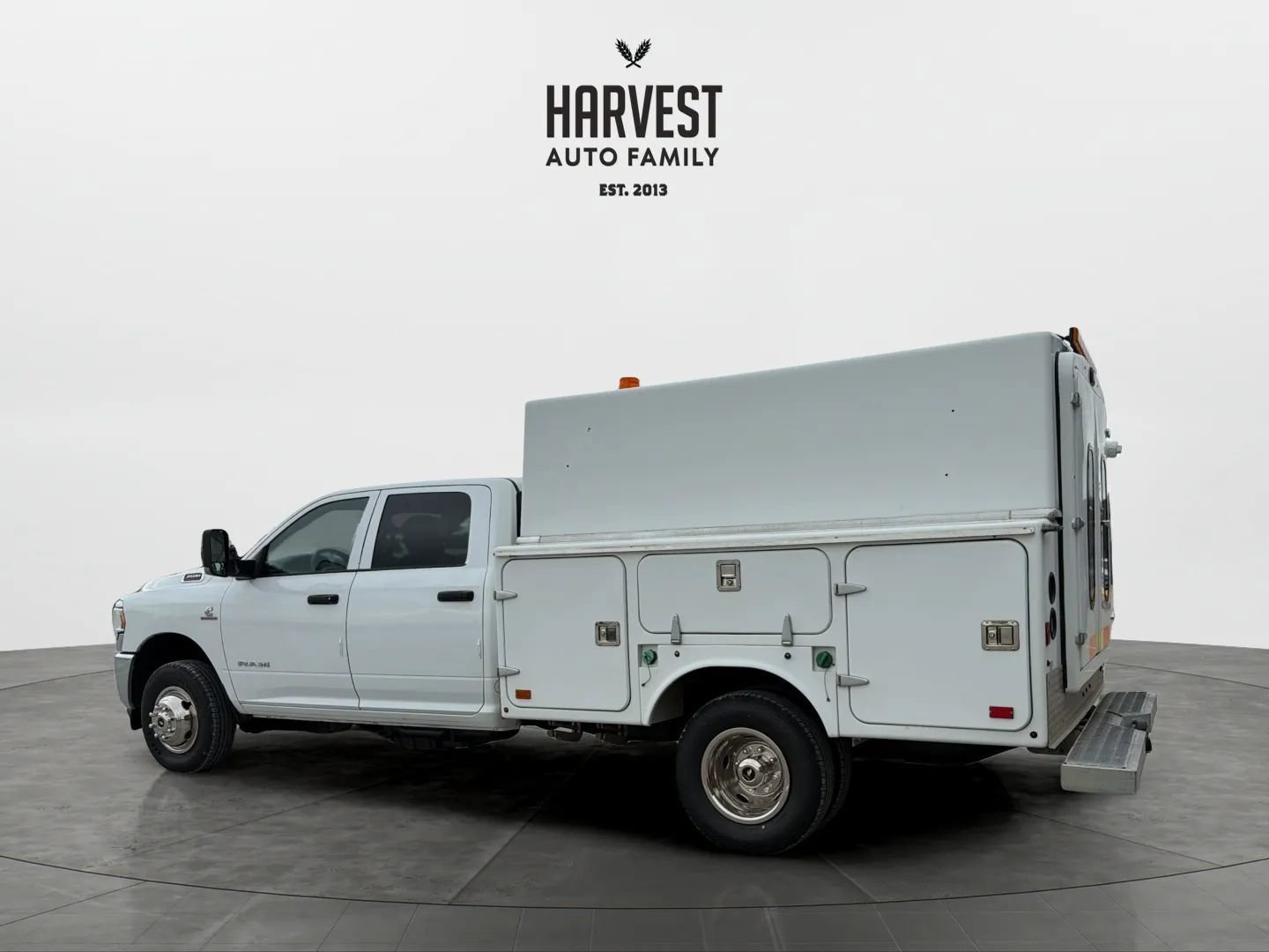 Used 2022 RAM 3500 Tradesman w/ Chrome Appearance Group AWD/4WD image 3