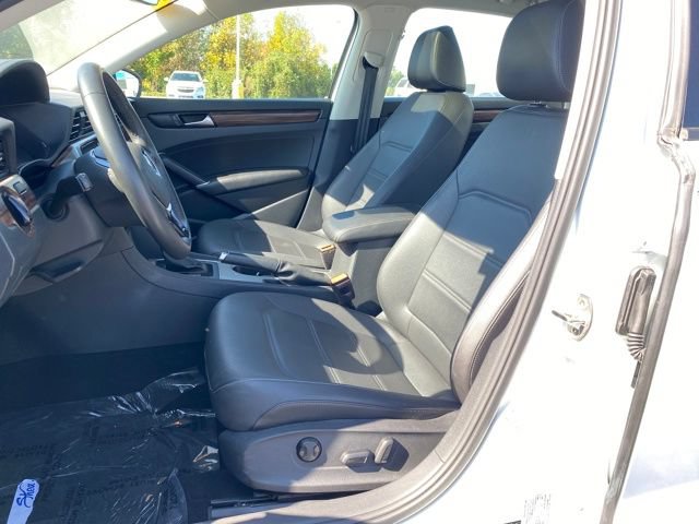 Used 2022 Volkswagen Passat 2.0T FWD image 14