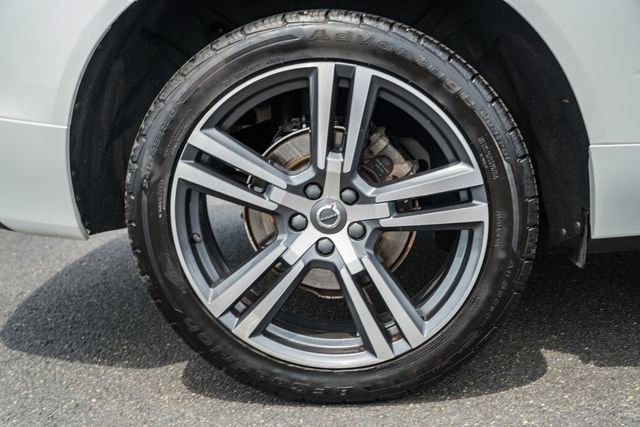 Used 2019 Volvo XC60 T5 Momentum w/ Multimedia Package AWD/4WD image 15