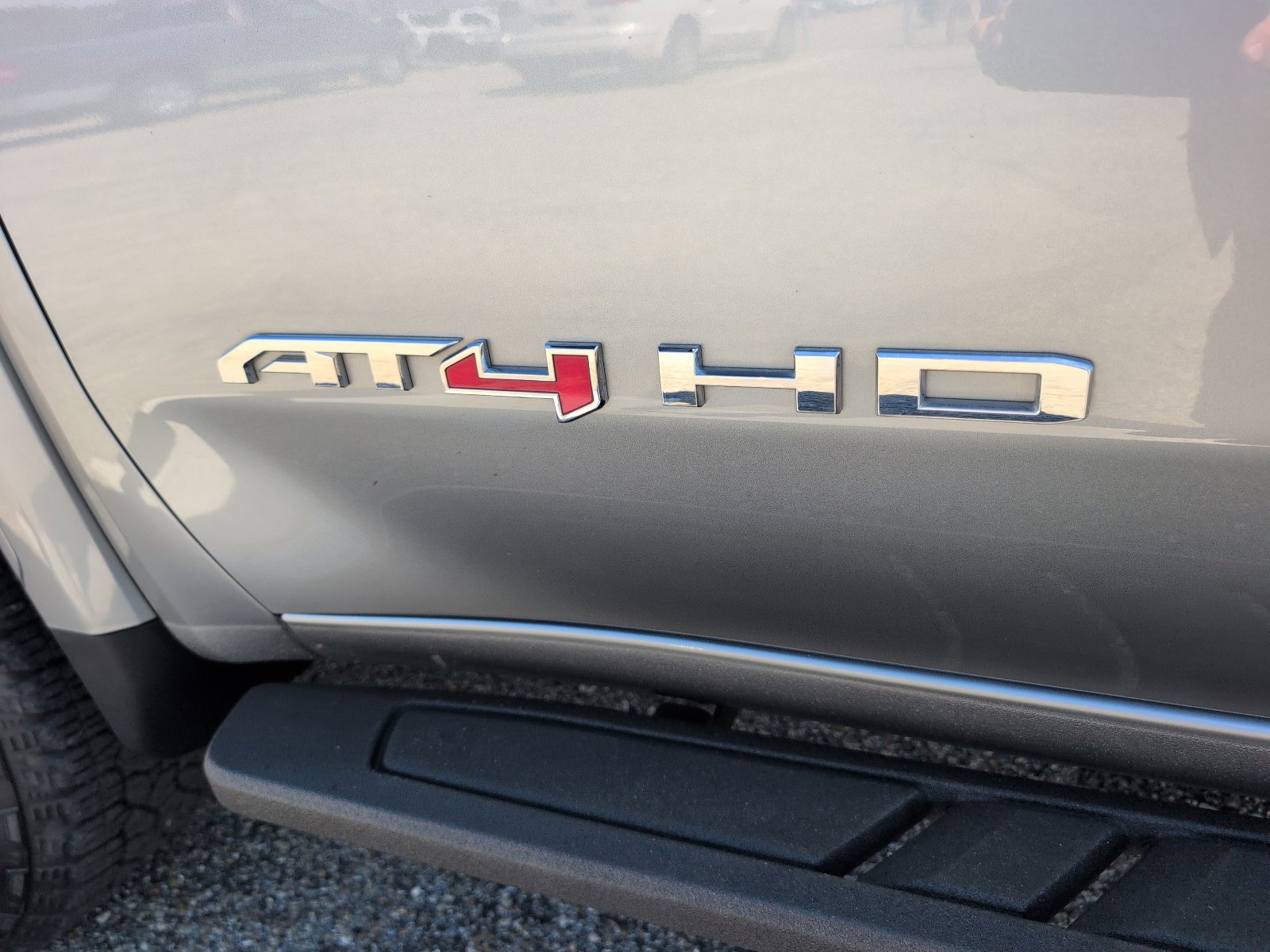 Used 2024 GMC Sierra 2500 AT4 w/ Technology Package image 3