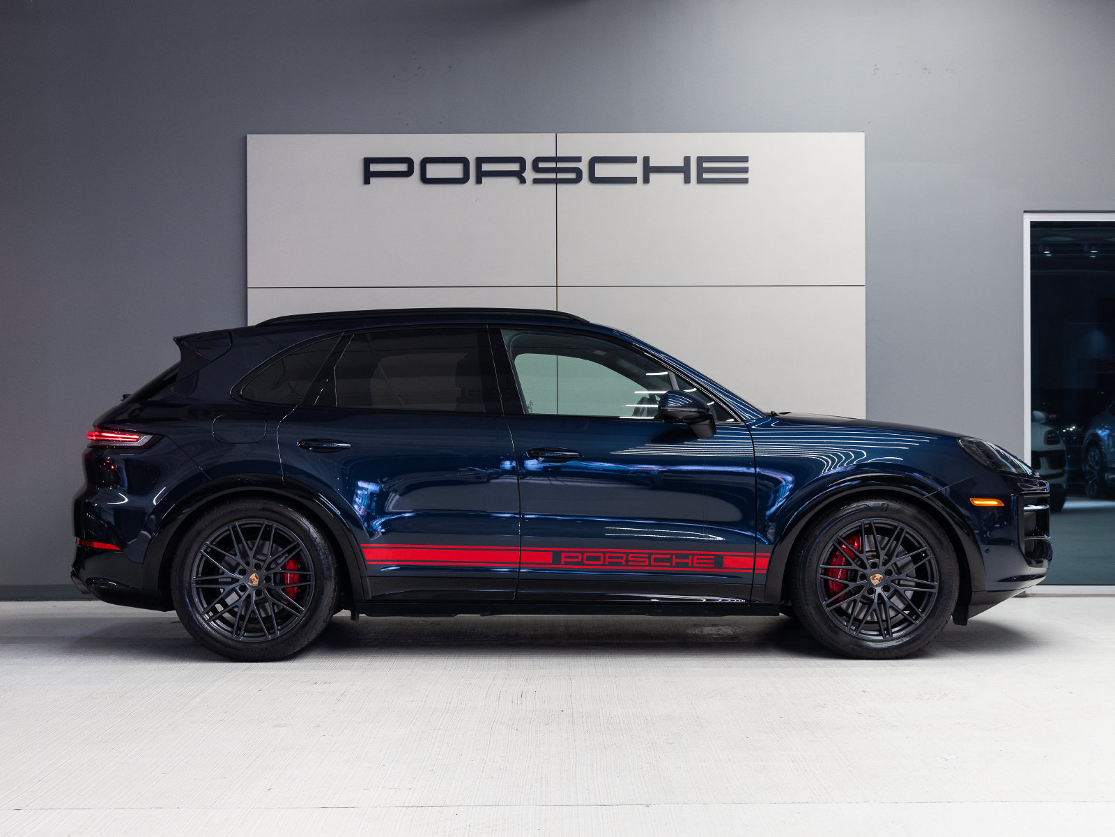 Certified 2025 Porsche Cayenne GTS AWD/4WD image 8