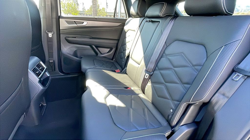 New 2026 Volkswagen Atlas Cross Sport SE FWD image 16