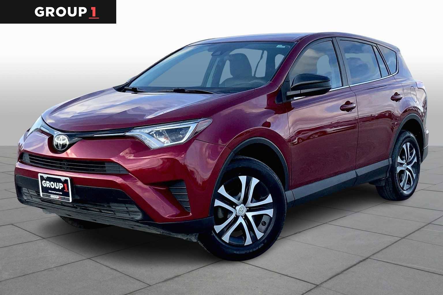 Used 2018 Toyota RAV4 LE image 1