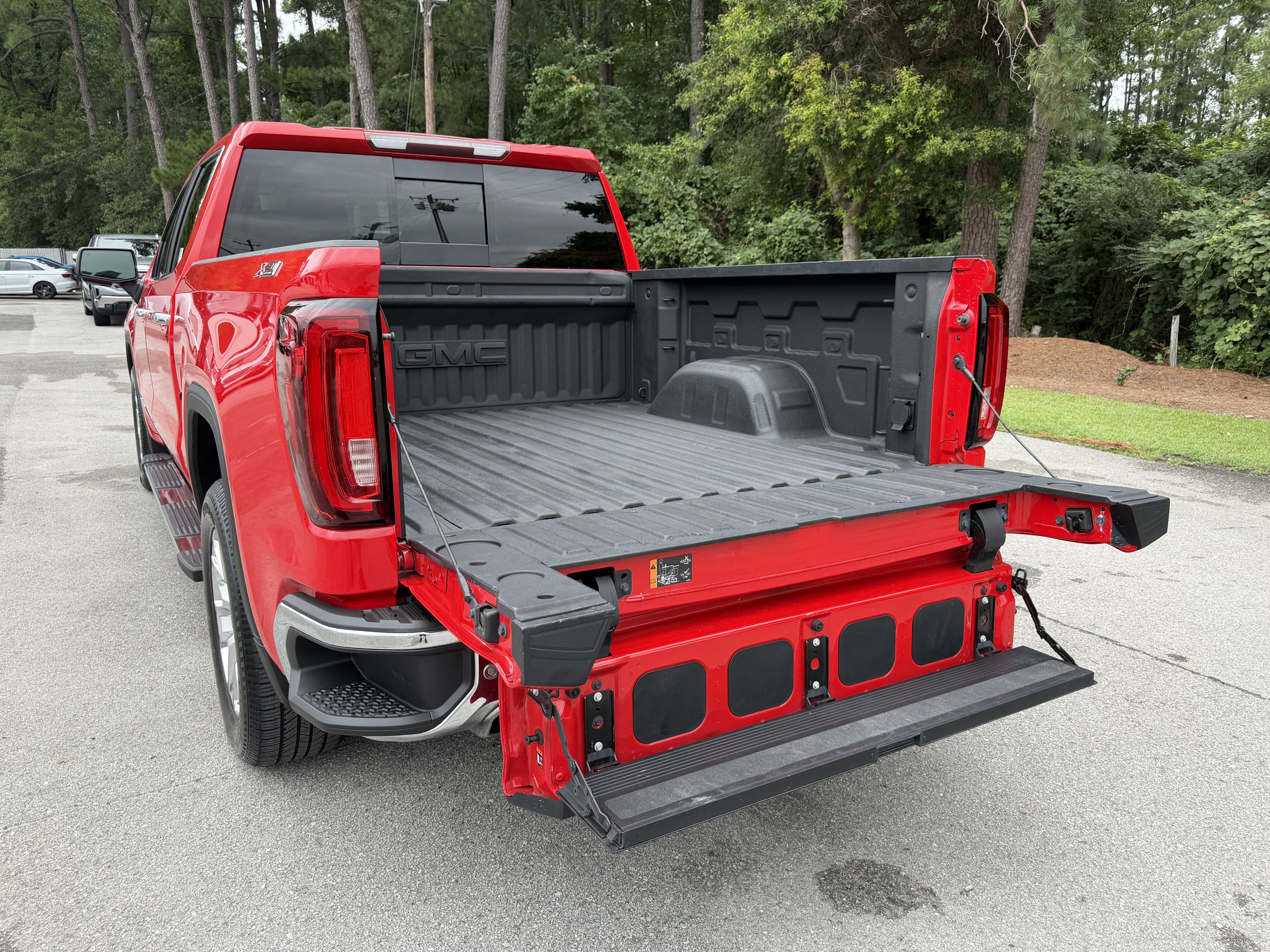 Used 2020 GMC Sierra 1500 SLT w/ SLT Premium Plus Package AWD/4WD image 10