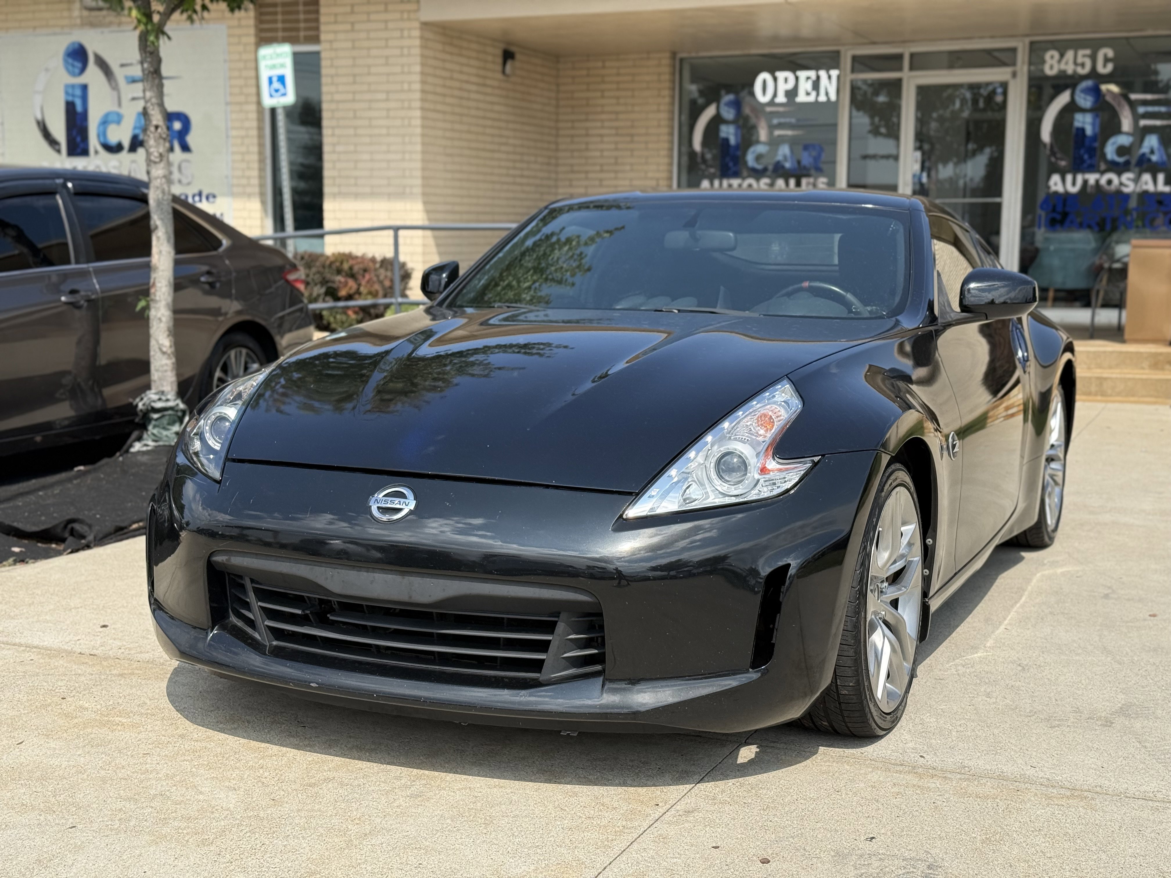 Used 2011 Nissan 370Z Touring w/ Sport Pkg image 1