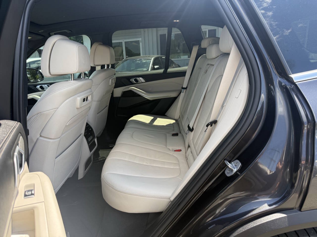 Used 2019 BMW X5 xDrive40i AWD/4WD image 16