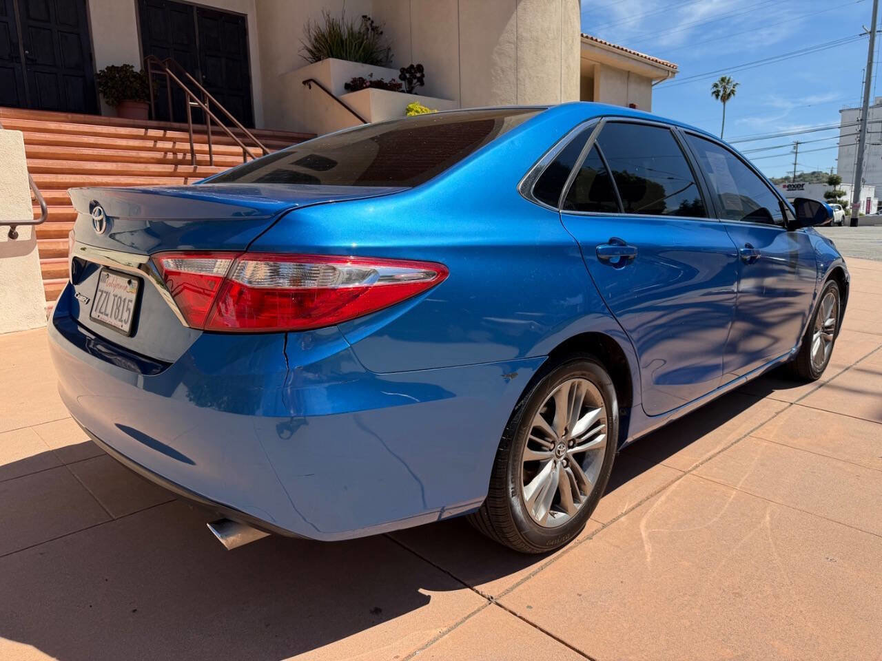 Used 2017 Toyota Camry SE FWD image 3