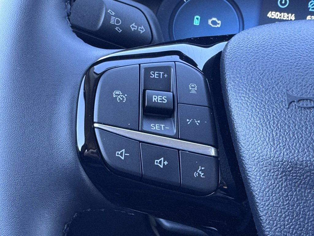 Used 2025 Ford Escape SE w/ PHEV Premium Package image 8