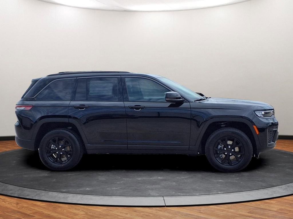 New 2026 Jeep Grand Cherokee Altitude AWD/4WD image 15