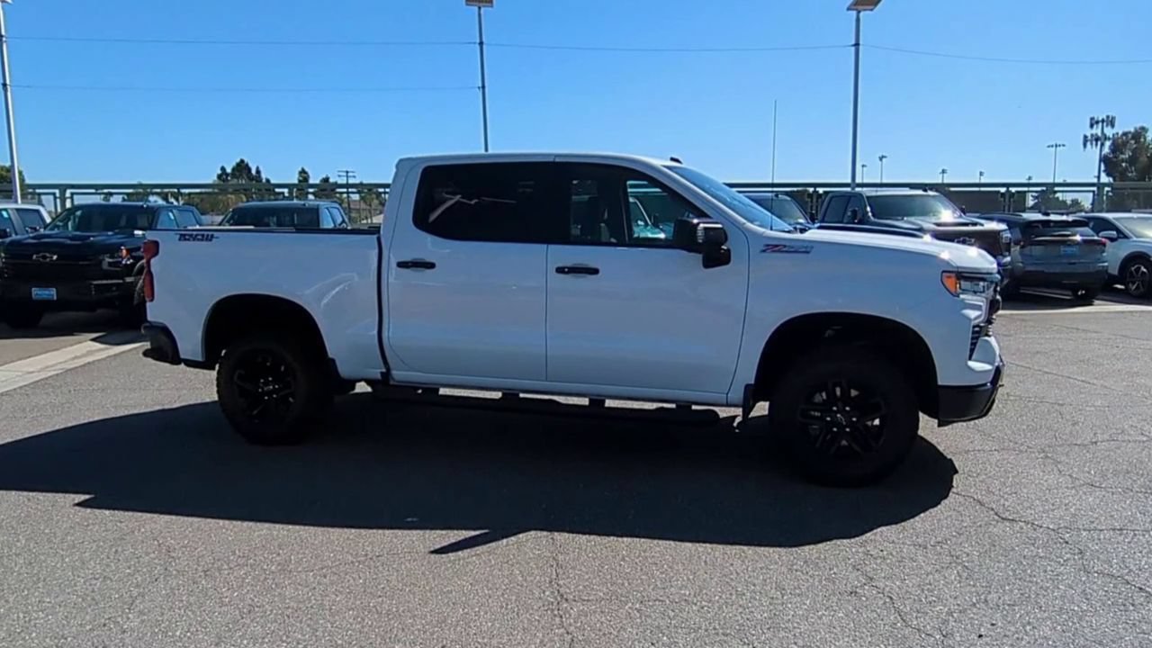 Used 2024 Chevrolet Silverado 1500 LT Trail Boss w/ Convenience Package II AWD/4WD image 9