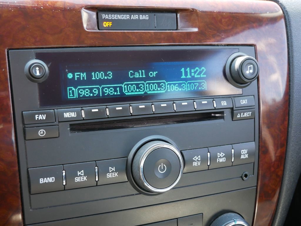 Used 2010 Chevrolet Impala LT w/ Luxury Edition Package FWD image 24
