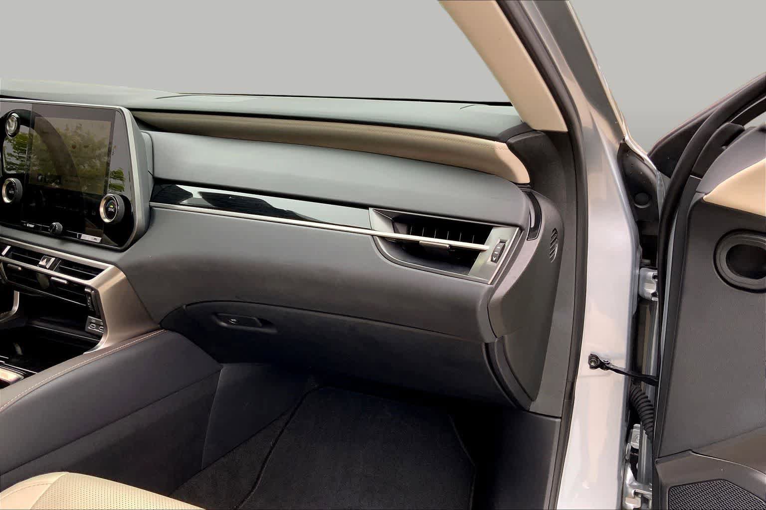 Used 2024 Lexus RX 350 FWD w/ Technology Package image 18