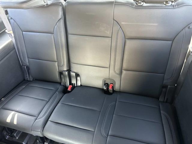 Used 2023 Chevrolet Suburban Z71 w/ Luxury Package image 28