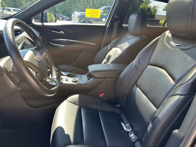 Used 2023 Cadillac XT4 Luxury w/ Cold Weather Package AWD/4WD image 39